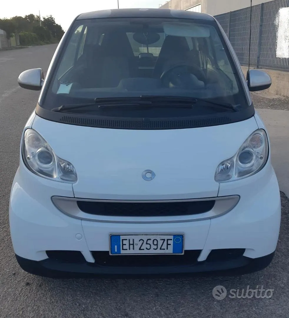 Smart Fortwo 2011 photo 2