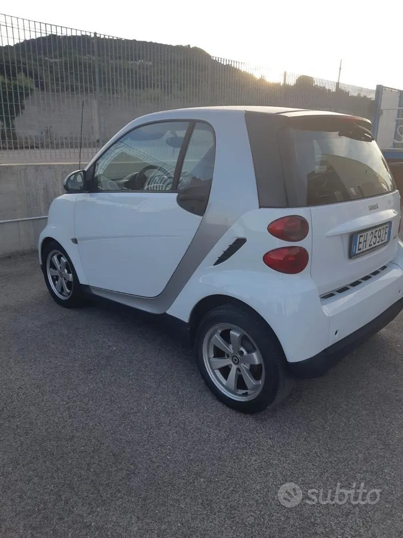 Smart Fortwo 2011 photo 4