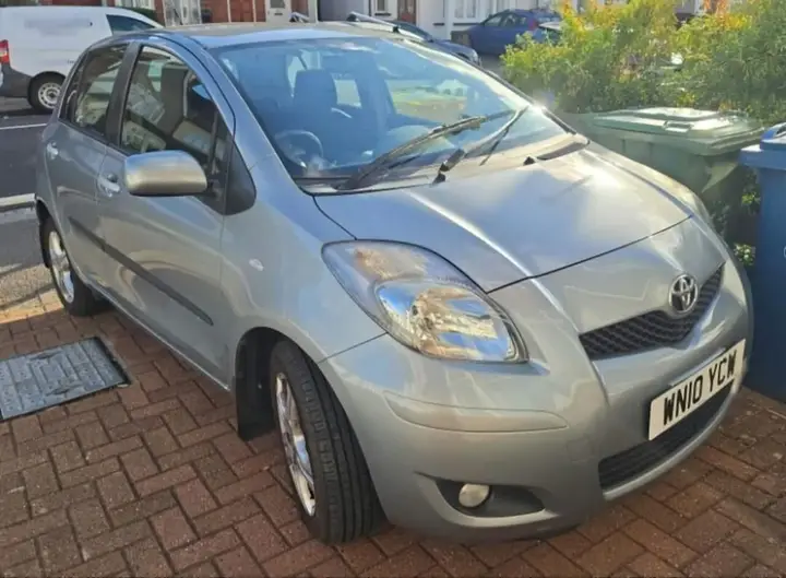 Toyota Yaris 2010 photo 2