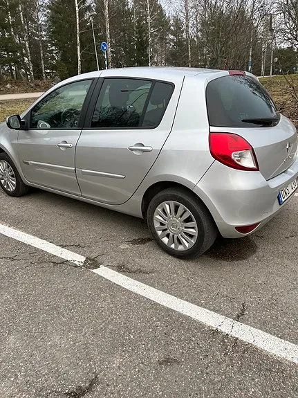 Renault Clio 2012 photo 2