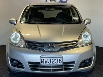 Nissan Note 2011 photo 3