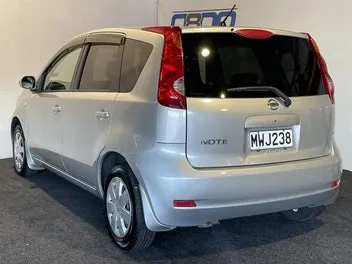 Nissan Note 2011 photo 5