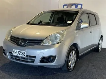 Nissan Note 2011 photo 4