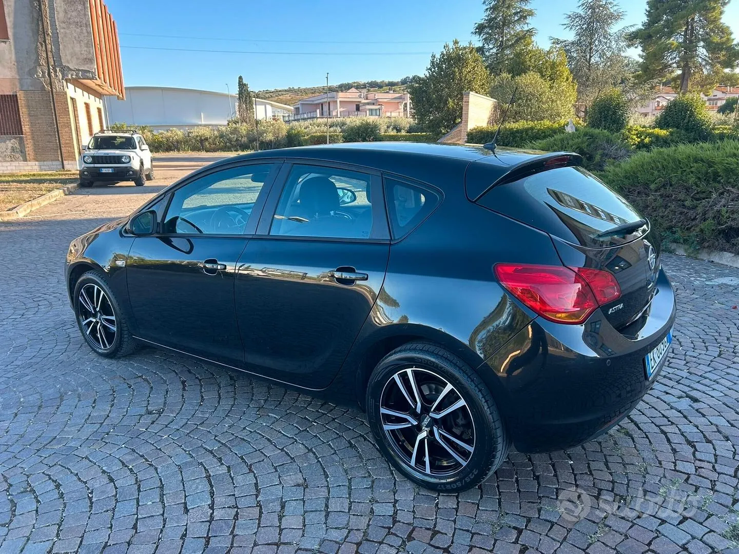Opel Astra 2011 photo 4