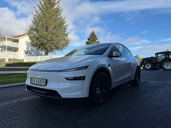 Tesla Model Y 2026 photo 3
