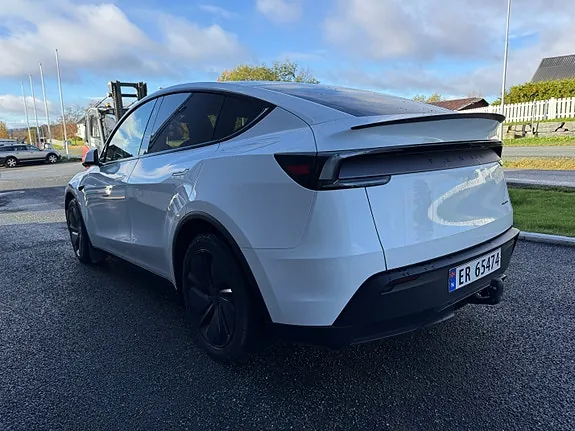 Tesla Model Y 2026 photo 5