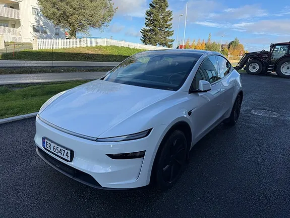 Tesla Model Y 2026 photo 4