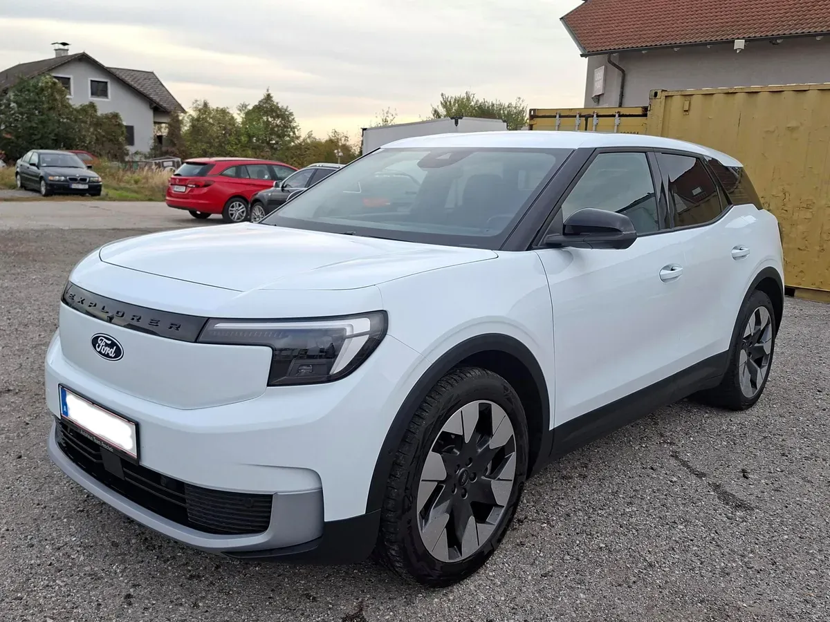 Ford Explorer 2026 photo 3