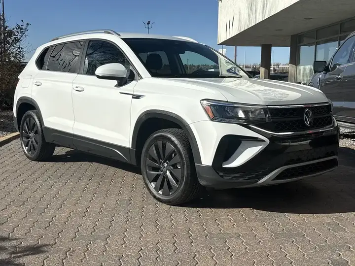 Volkswagen Taos 2024 photo 2