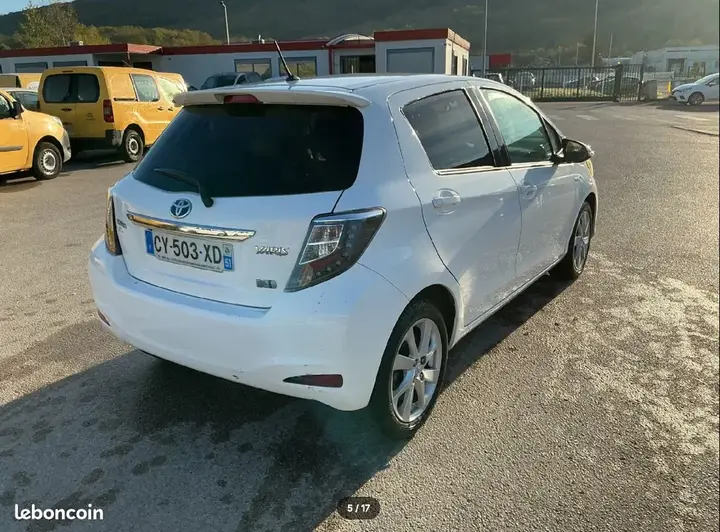 Toyota Yaris 2013 photo 3
