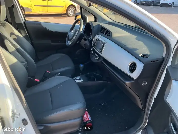 Toyota Yaris 2013 photo 2