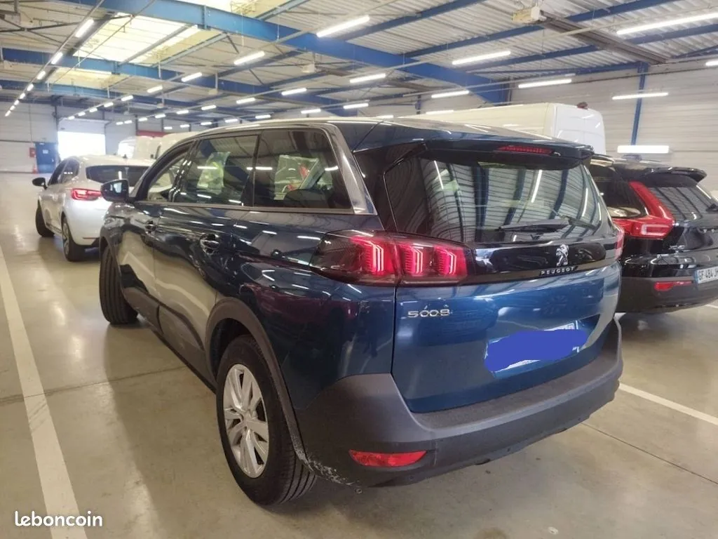 Peugeot 5008 2022 photo 3