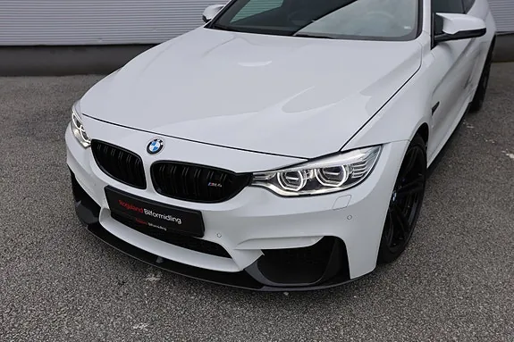 BMW M4 2015 photo 2