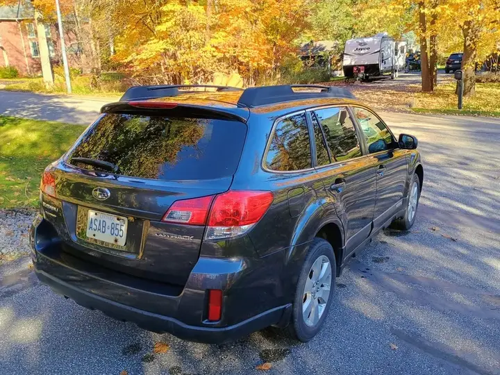 Subaru Outback 2012 photo 2