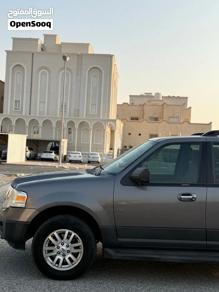 Ford Expedition 2014 photo 2