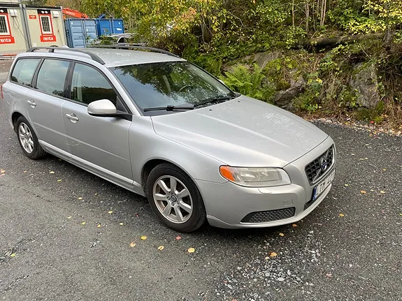 Volvo V70 2012 photo 2