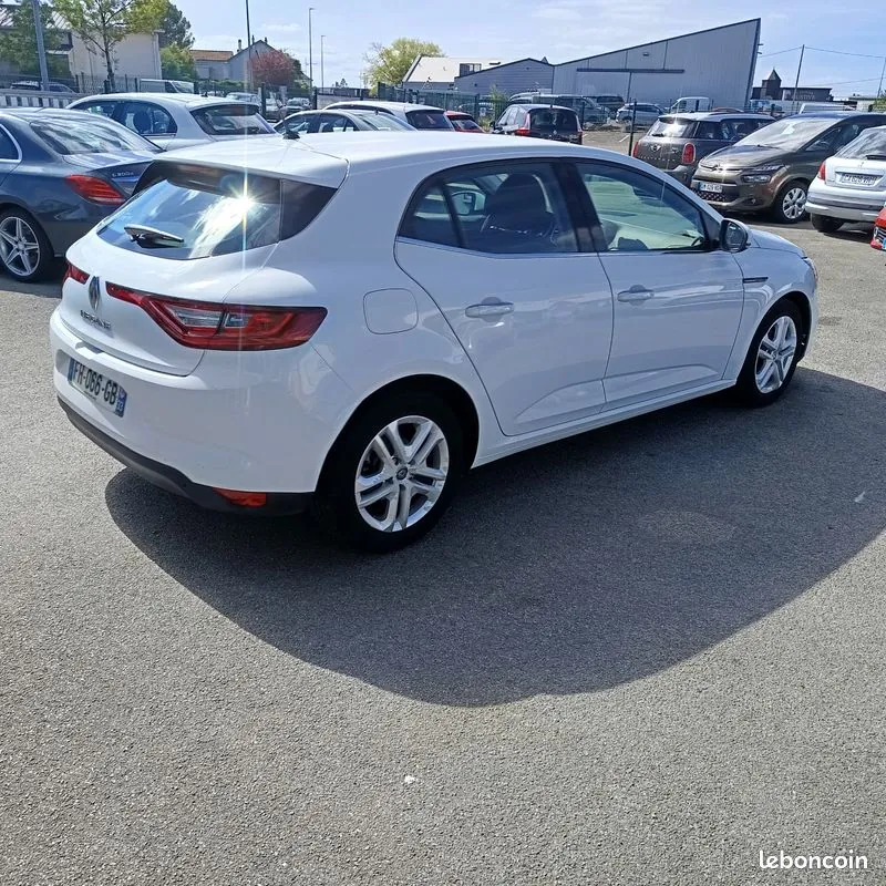 Renault Megane 2019 photo 3