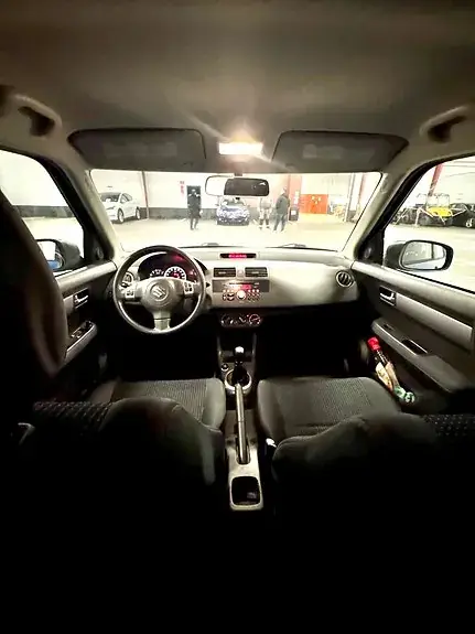 Suzuki Swift 2005 photo 2