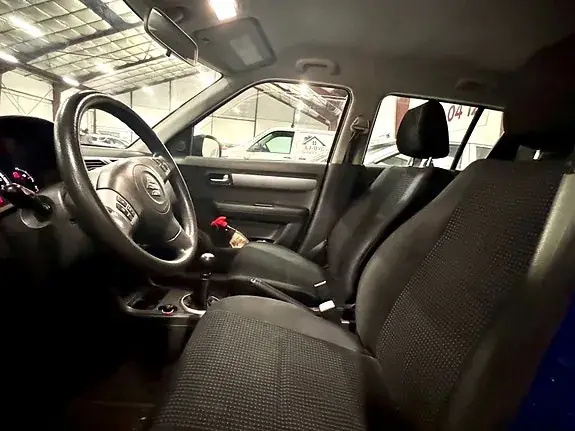 Suzuki Swift 2005 photo 4