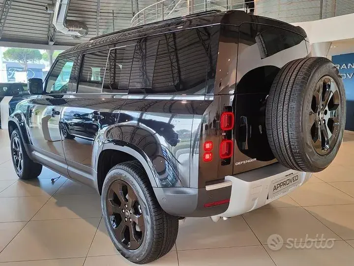 Land Rover Defender 2024 photo 2