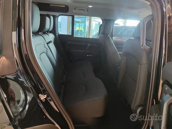 Land Rover Defender 2024 photo 5