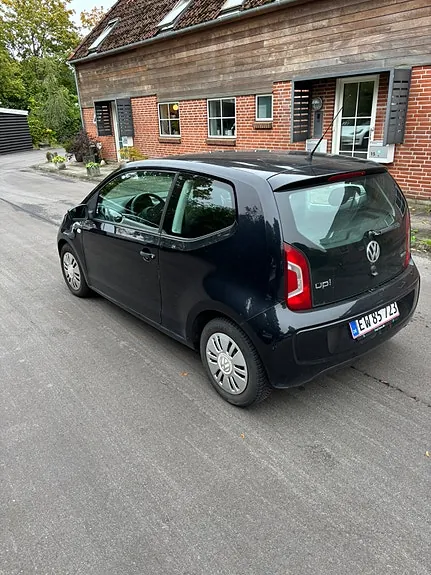 Volkswagen Up 2012 photo 4