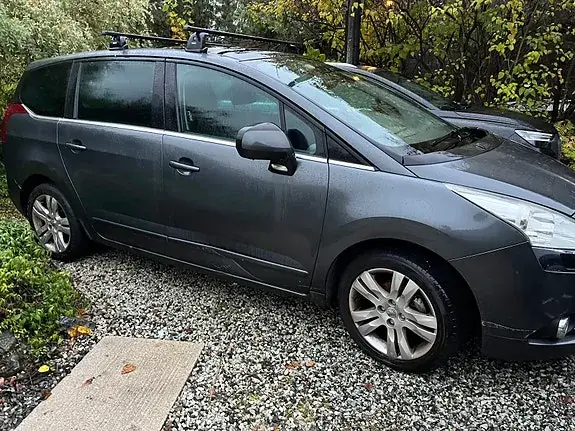 Peugeot 5008 2010 photo 2