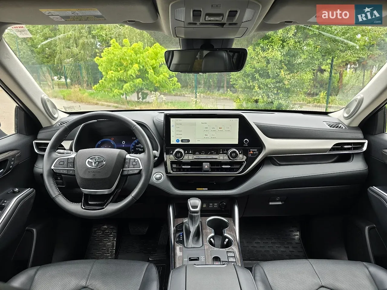 Toyota Highlander 2023 photo 2