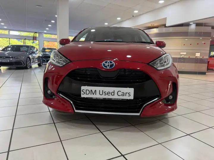 Toyota Yaris 2023 photo 2
