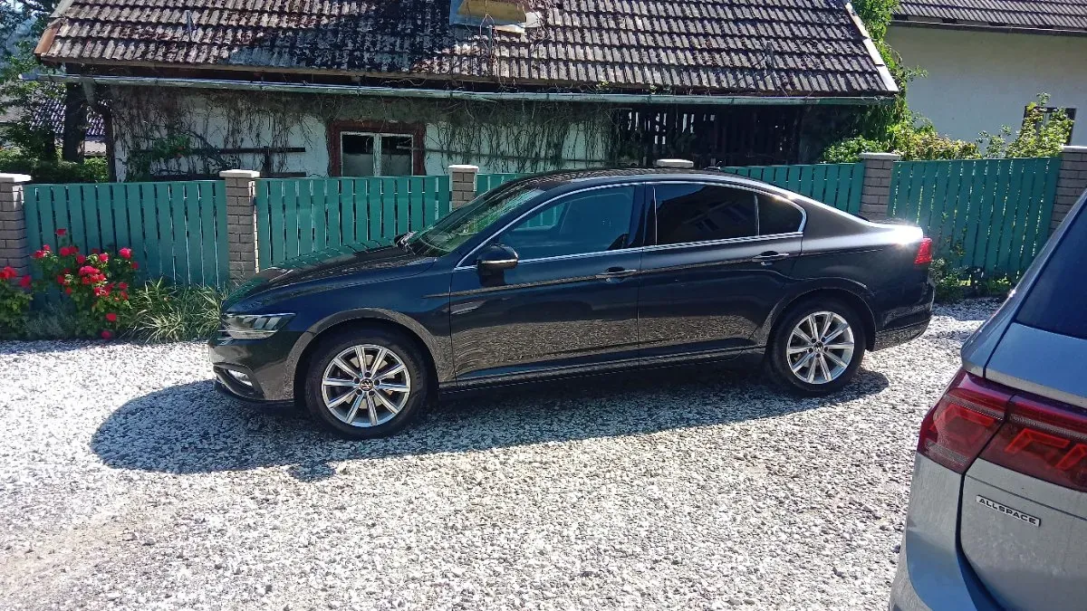 Volkswagen Passat 2022 photo 2