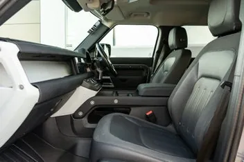 Land Rover Defender 2021 photo 4