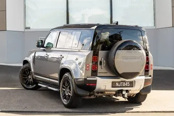 Land Rover Defender 2021 photo 3