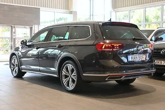 Volkswagen Passat Alltrack 2023 photo 3