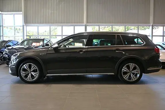 Volkswagen Passat Alltrack 2023 photo 2