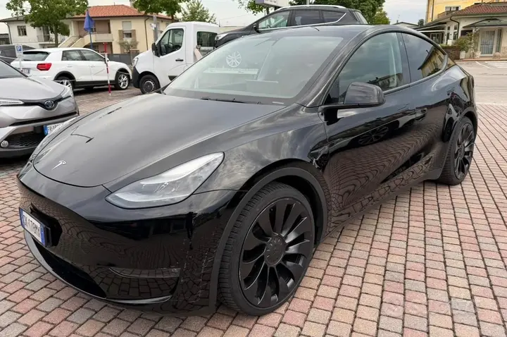 Tesla Model Y 2023 photo 3