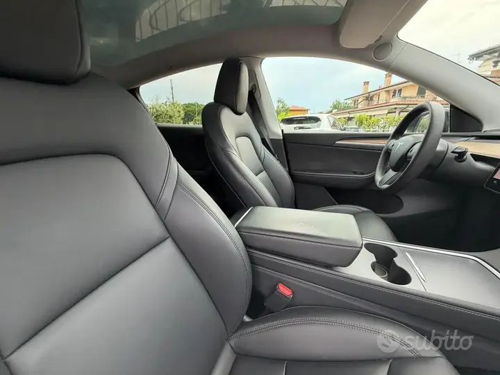 Tesla Model Y 2023 photo 2
