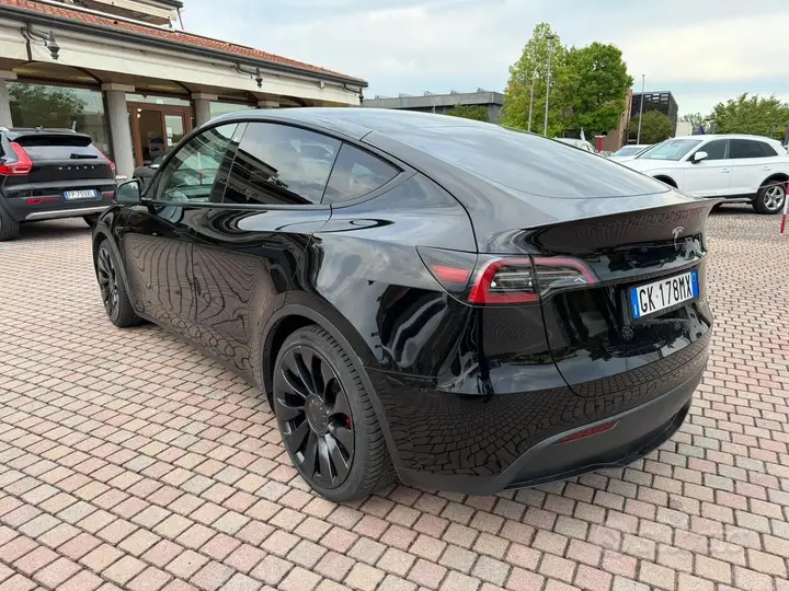 Tesla Model Y 2023 photo 4