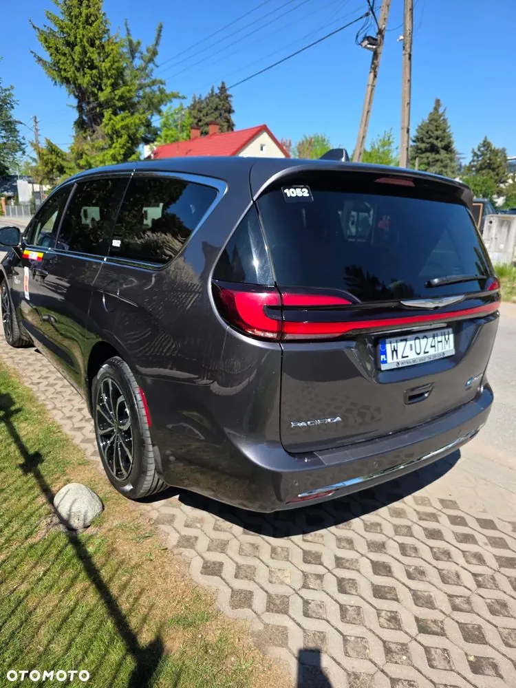 Chrysler Pacifica 2022 photo 2