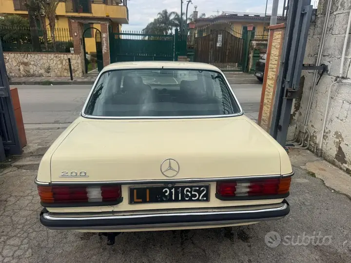 Mercedes-Benz 200 1981 photo 5