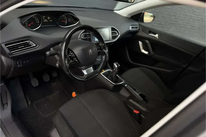 Peugeot 308 2017 photo 2