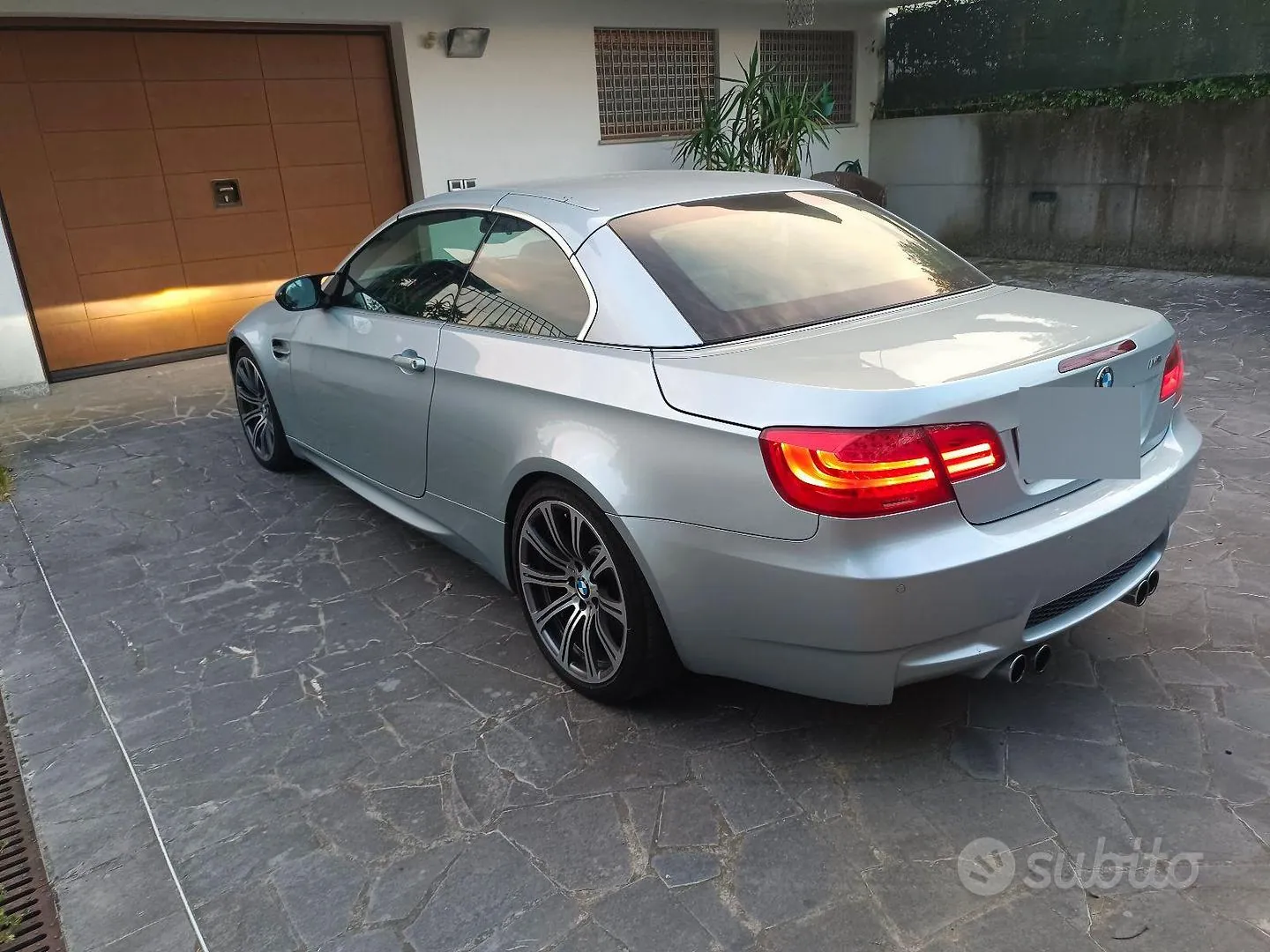 BMW M3 2011 photo 2
