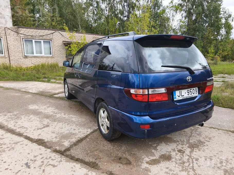 Toyota Previa 2001 photo 3