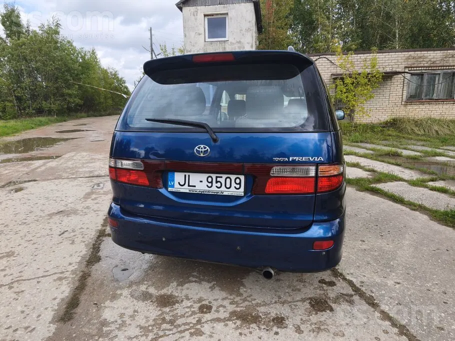 Toyota Previa 2001 photo 4