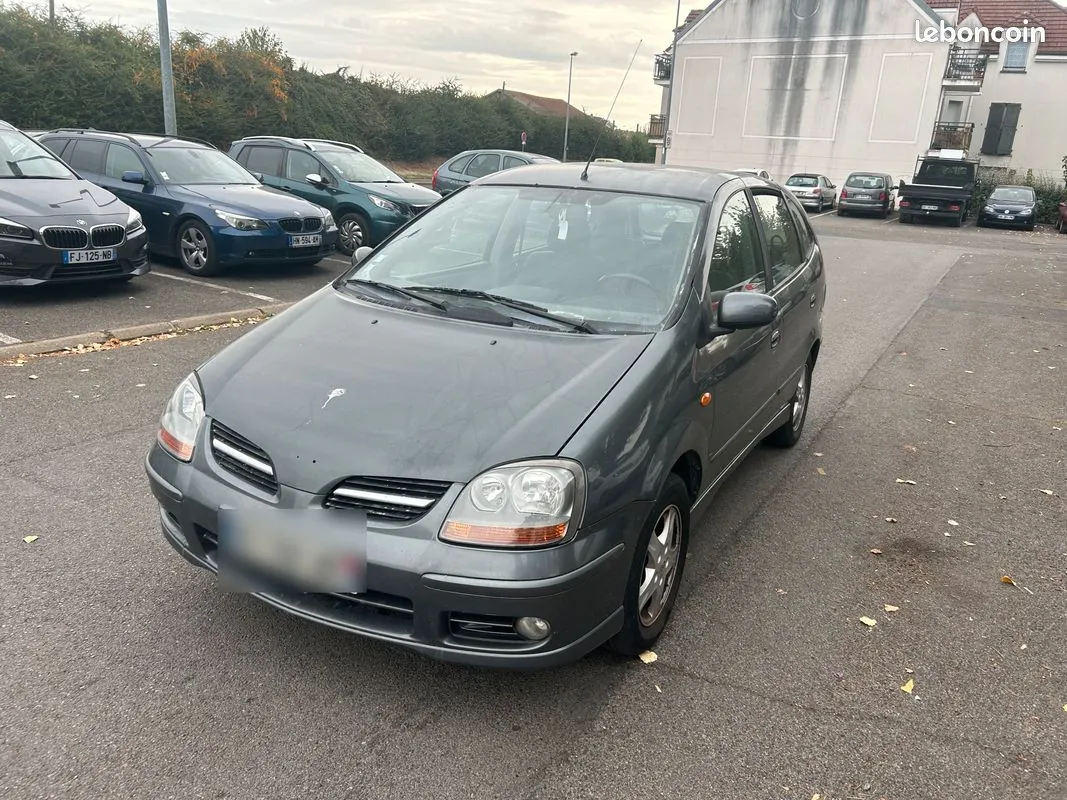 Nissan Almera Tino