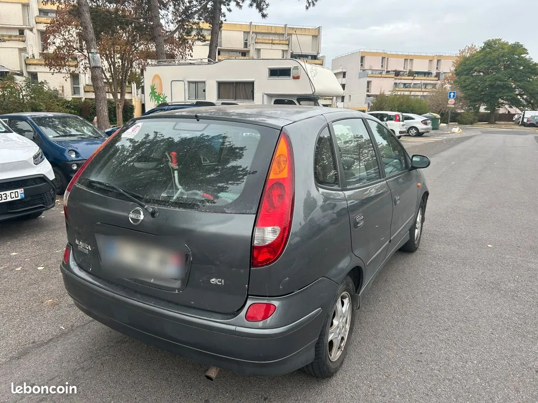 Nissan Almera Tino 2005 photo 2