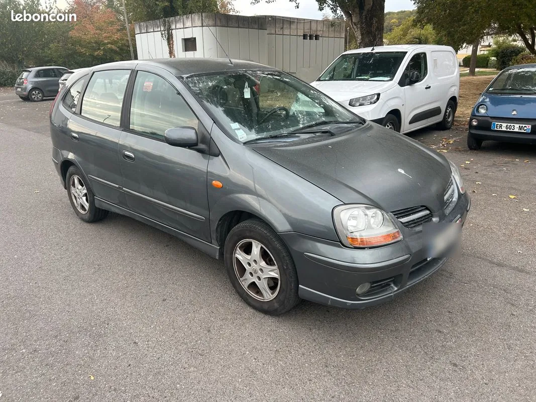 Nissan Almera Tino 2005 photo 3