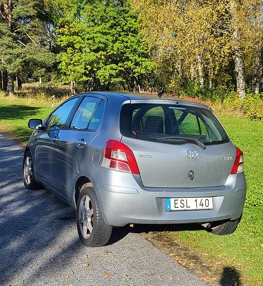 Toyota Yaris 2011 photo 4