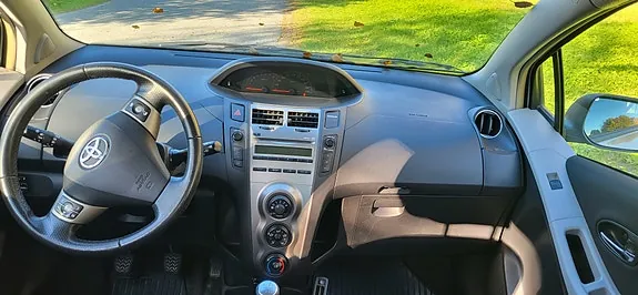 Toyota Yaris 2011 photo 5
