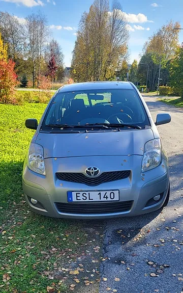 Toyota Yaris 2011 photo 2