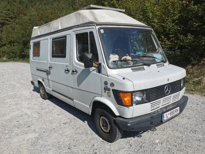 Mercedes-Benz T1 210